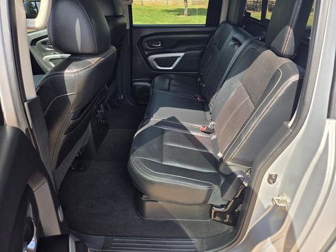 Used 2016 Nissan Titan SL RWD image 11