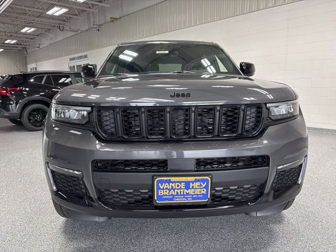 New 2025 Jeep Grand Cherokee L Limited w/ Black Appearance Package image 2