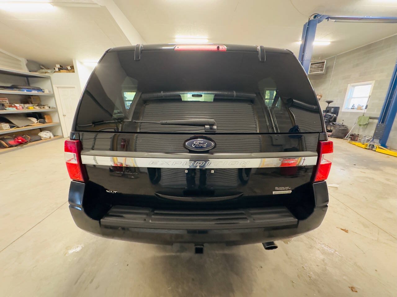 Used 2017 Ford Expedition XLT AWD/4WD image 5