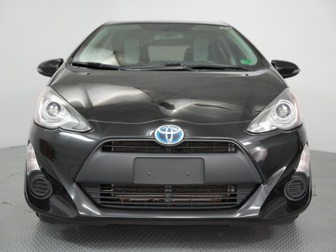 Used 2015 Toyota Prius C One image 2
