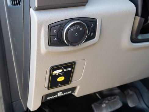 Used 2019 Ford F250 XLT w/ Camper Package image 13