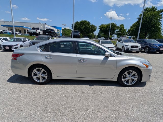 Used 2014 Nissan Altima 2.5 SV w/ Convenience Package FWD image 2