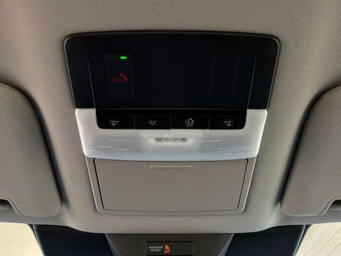Used 2025 Nissan Pathfinder SV FWD image 18