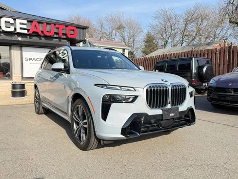 Used 2023 BMW X7 xDrive40i w/ M Sport Package AWD/4WD image 4