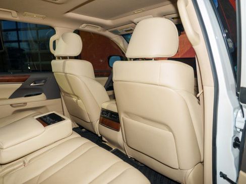 Used 2021 Lexus LX 570 4WD w/ Luxury Package image 18