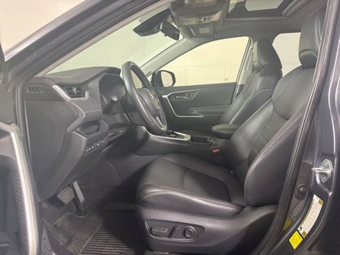 Used 2023 Toyota RAV4 XLE Premium image 11