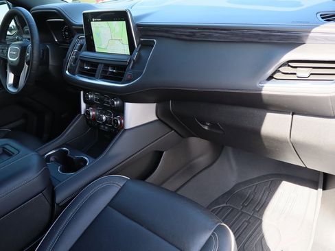 Used 2023 GMC Yukon XL SLT w/ SLT Premium Package image 34