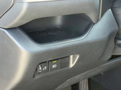 Used 2025 Toyota RAV4 XLE AWD/4WD image 8