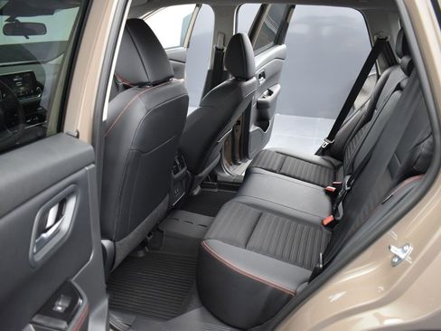 Certified 2025 Nissan Rogue SV image 14