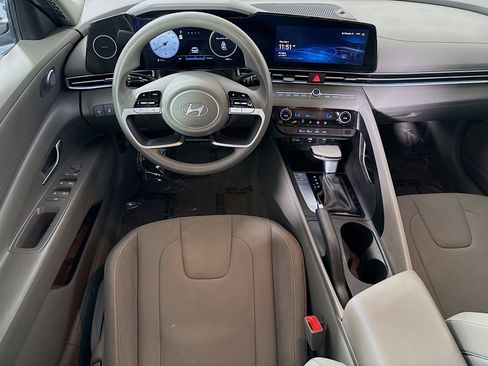 Used 2024 Hyundai Elantra SEL FWD image 17