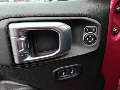 Used 2022 Jeep Wrangler Unlimited Rubicon w/ Cold Weather Group image 15