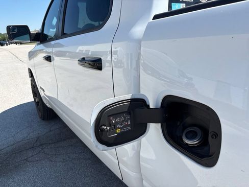 Used 2024 RAM 1500 Big Horn AWD/4WD image 12