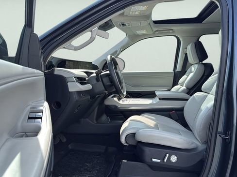 Used 2025 Lincoln Navigator Reserve image 25