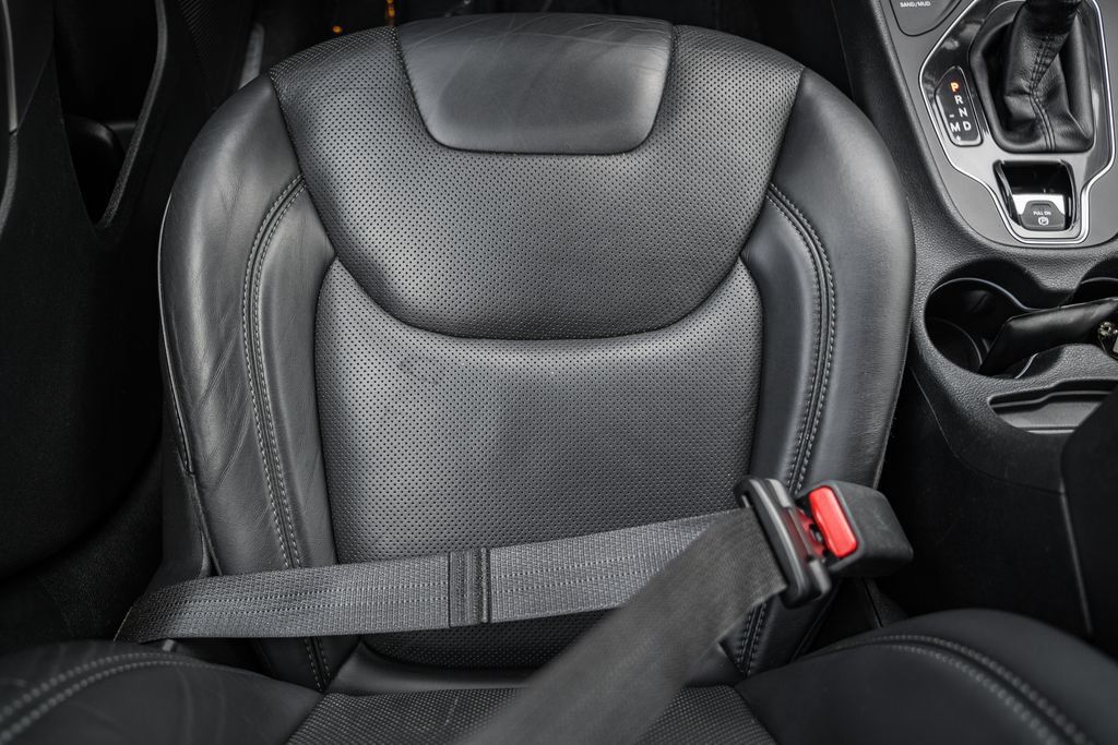 Used 2019 Jeep Cherokee Limited AWD/4WD image 33