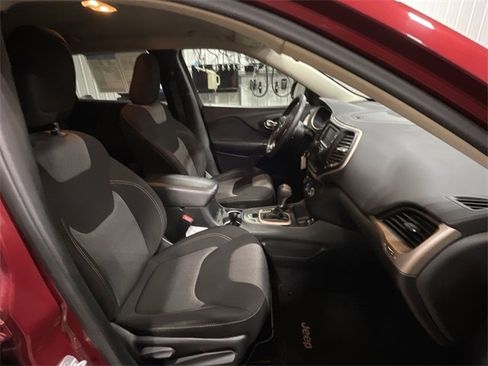 Used 2016 Jeep Cherokee Sport image 27