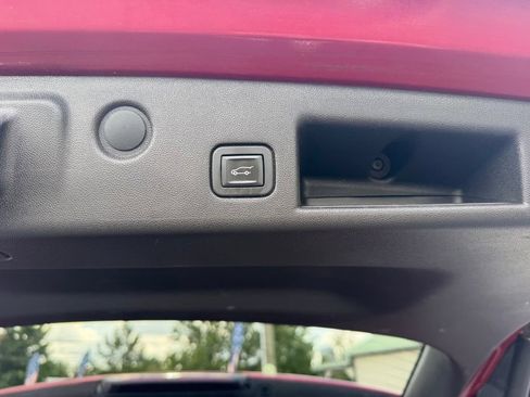 Used 2018 Chevrolet Equinox LT FWD image 32