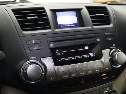 Used 2011 Toyota Highlander SE image 22