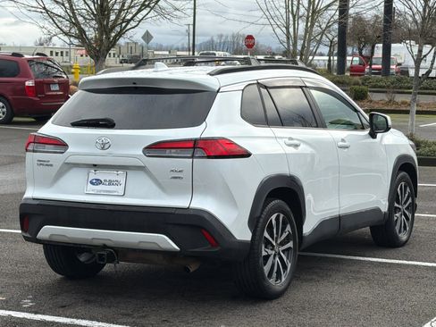 Used 2022 Toyota Corolla Cross XLE image 4