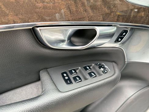 Used 2018 Volvo XC90 T8 Momentum w/ Convenience Package image 13