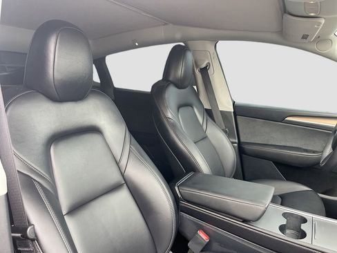 Used 2025 Tesla Model Y Long Range image 28