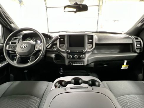 Used 2024 RAM 2500 Tradesman w/ Chrome Appearance Group image 10