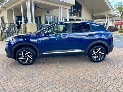 Used 2025 Nissan Kicks SV FWD image 2