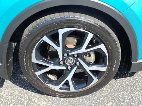 Used 2018 Toyota C-HR XLE FWD image 10