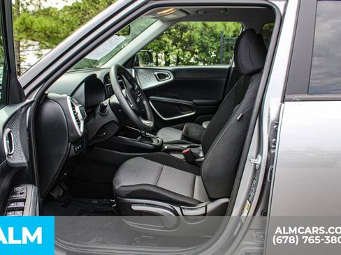 Used 2025 Kia Soul LX w/ LX Technology Package FWD image 16