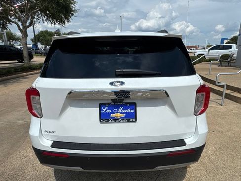 Used 2022 Ford Explorer XLT w/ Equipment Group 202A RWD image 5