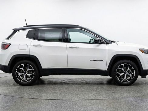 Used 2025 Jeep Compass Limited image 11