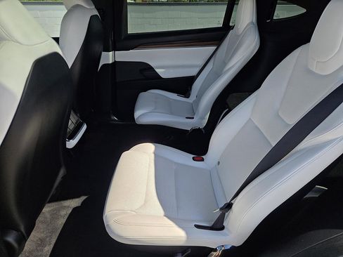Used 2024 Tesla Model X AWD/4WD image 22