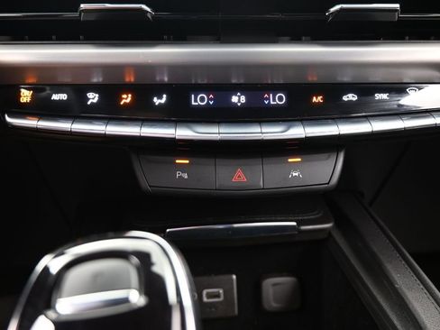 Used 2024 Cadillac XT4 Premium Luxury image 25