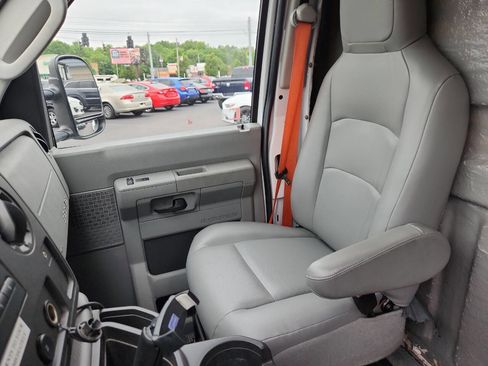 Used 2017 Ford E-450 and Econoline 450 Super Duty w/ Power Windows & Locks Group image 12