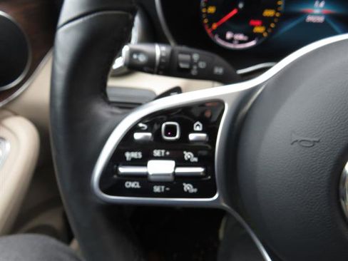 Used 2021 Mercedes-Benz GLC 300 4MATIC image 9