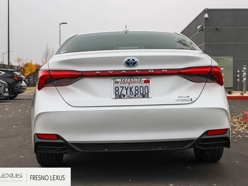 Used 2022 Toyota Avalon XLE image 5
