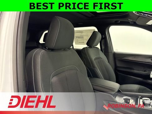 New 2025 Jeep Grand Cherokee Laredo X image 13