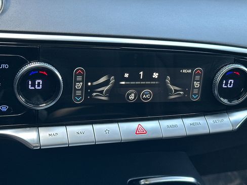 Used 2023 Genesis GV70 2.5T w/ Select Package image 22