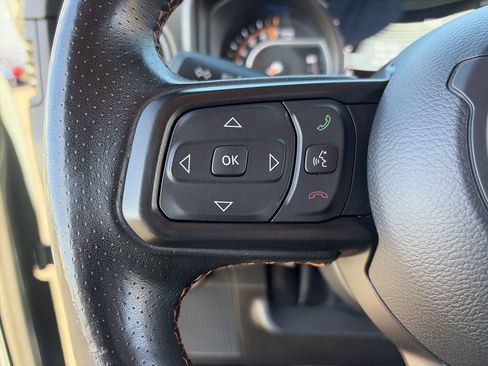 Used 2024 Jeep Gladiator Mojave w/ Technology Group AWD/4WD image 15