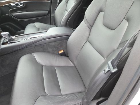 Used 2019 Volvo XC90 T6 Momentum image 15