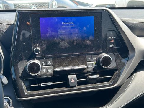 Used 2025 Toyota Highlander LE image 20