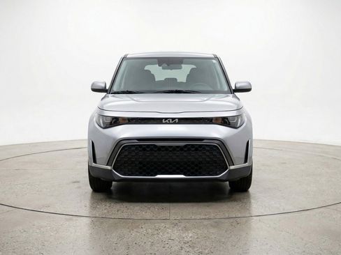 Used 2025 Kia Soul LX w/ LX Technology Package FWD image 2