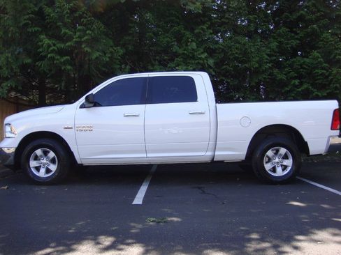 Used 2017 RAM 1500 Classic SLT AWD/4WD image 30