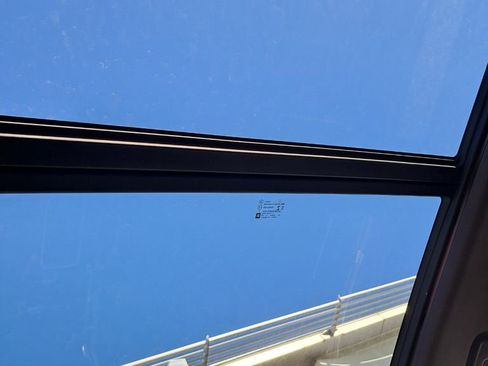 Used 2021 GMC Yukon Denali w/ Denali Premium Package image 23