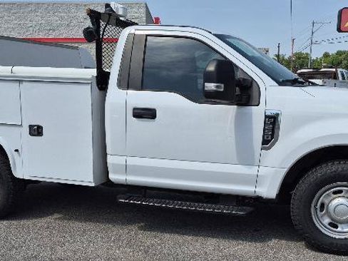 Used 2017 Ford F250 XL w/ Power Equipment Group RWD image 2