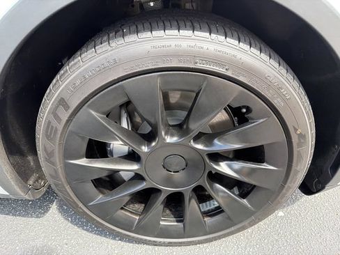 Used 2023 Tesla Model Y Long Range AWD/4WD image 12