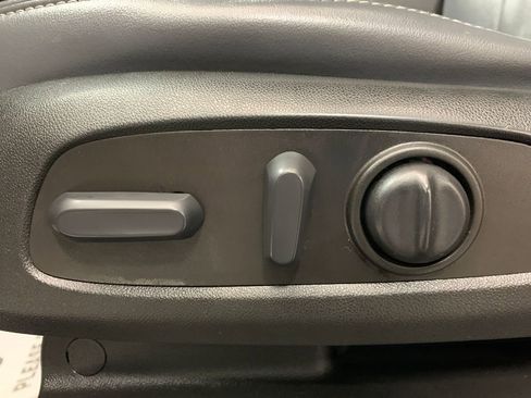 Used 2022 Buick Enclave Essence image 5