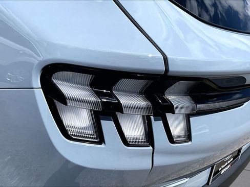 Used 2025 Ford Mustang Mach-E Premium AWD/4WD image 27