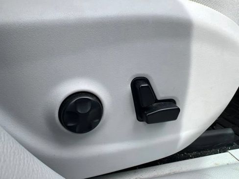 Used 2019 Jeep Cherokee Limited AWD/4WD image 36