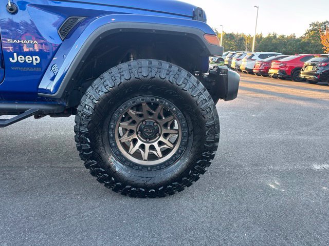 Used 2018 Jeep Wrangler Unlimited Sahara w/ Dual Top Group AWD/4WD image 10