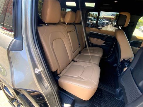 Certified 2025 Land Rover Defender 110 X-Dynamic SE AWD/4WD image 19